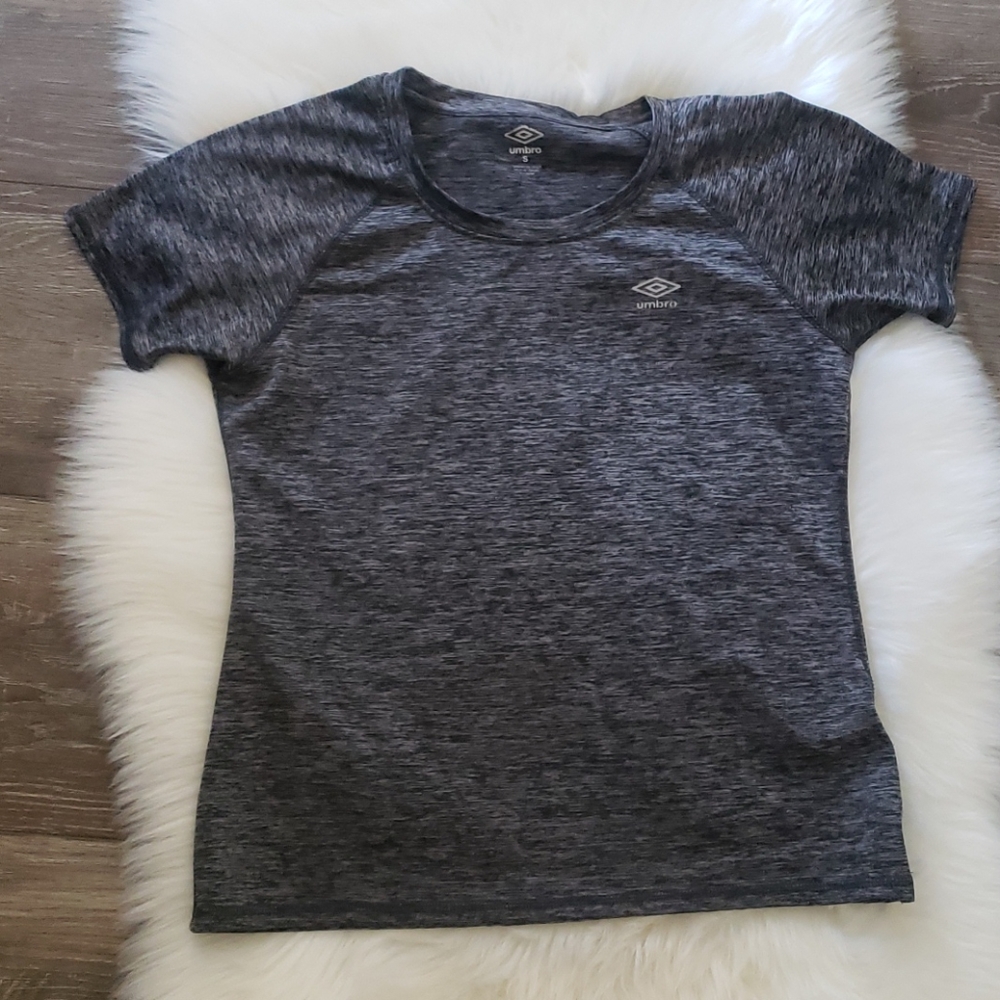 Umbro drifit gray workout shirt Small